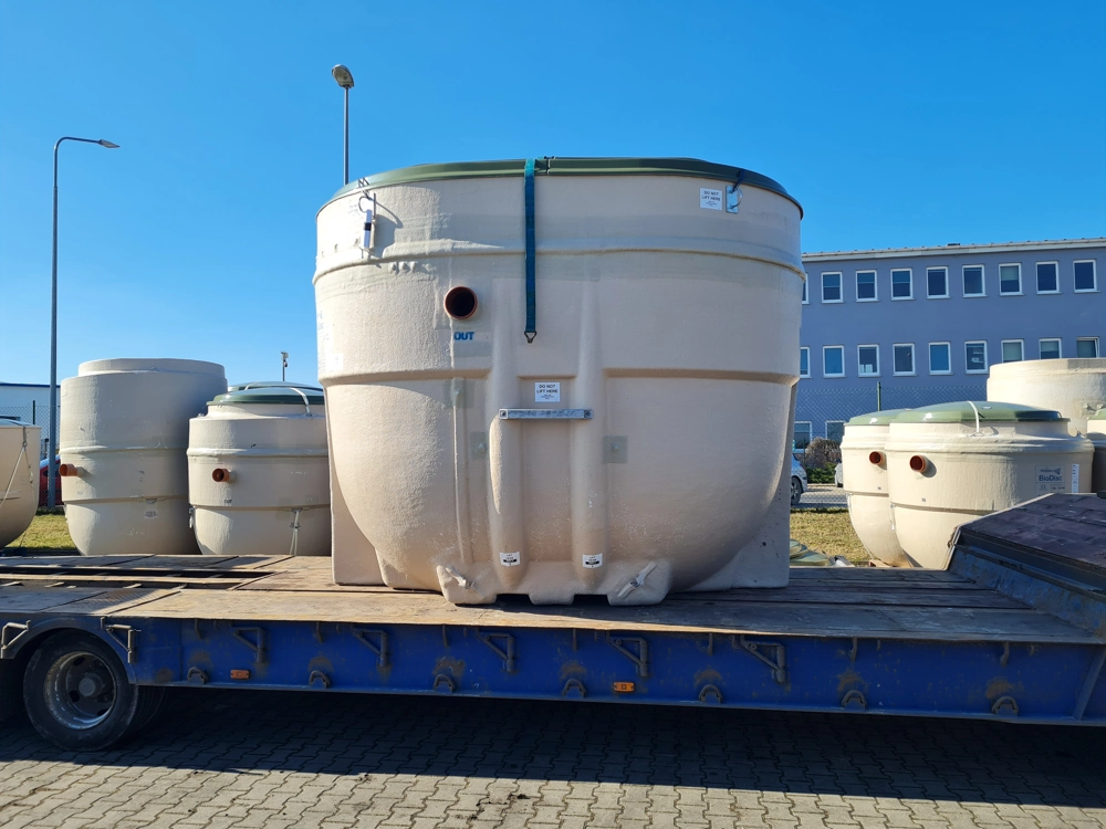 Moduły przydomowej oczyszczalni ścieków na przyczepie transportowej